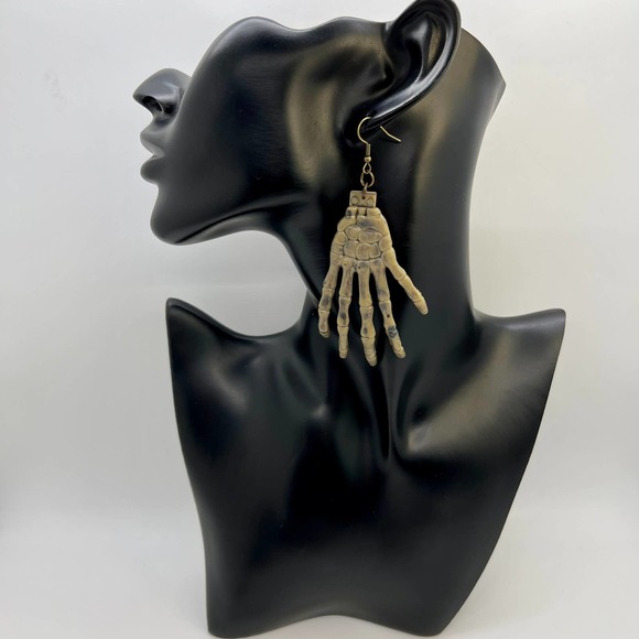Skeleton Earrings - Hand Earrings - Claw Earrings - Halloween Earrings - Picture 8 of 10